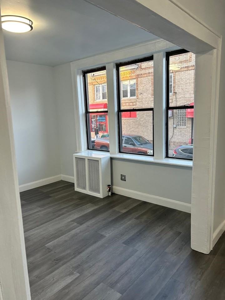 61 65th St #1 - Photo 3 of 10