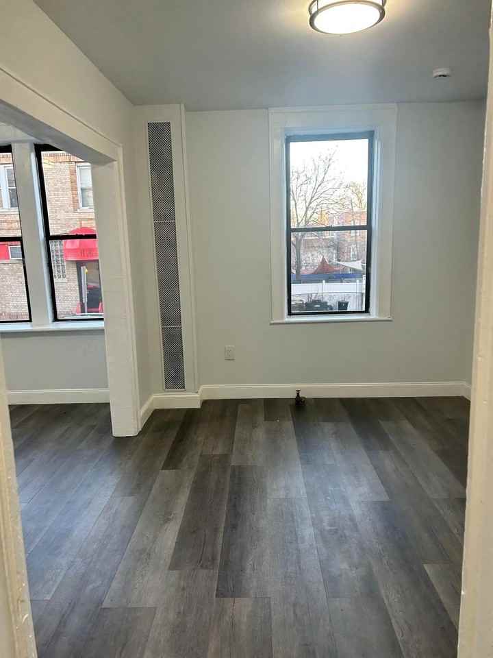 61 65th St #1 - Photo 4 of 10