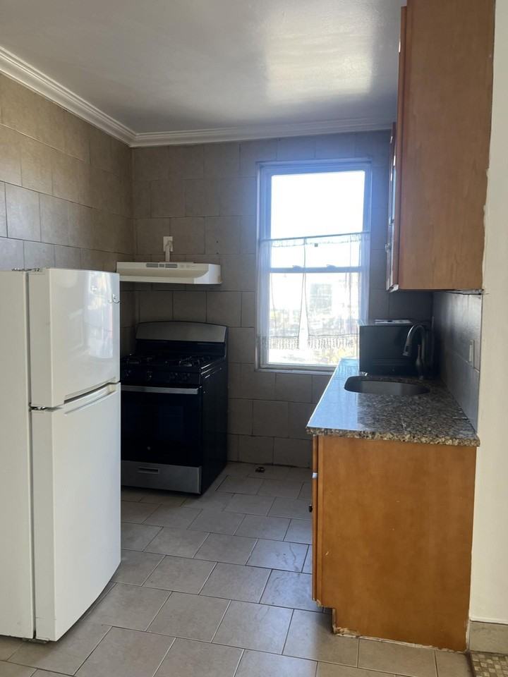 6008 John F Kennedy Blvd #4 - Photo 4 of 10