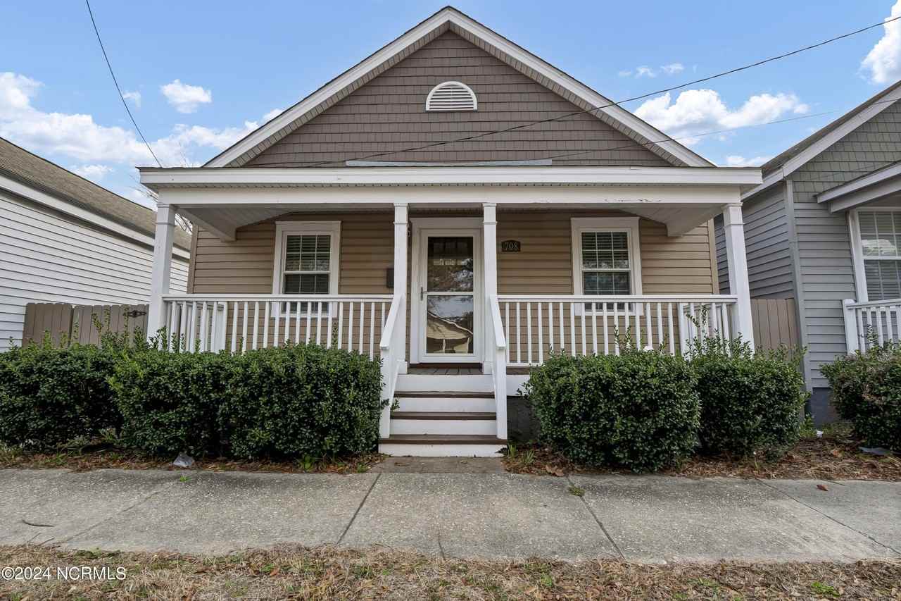 708 Dawson St - Photo 2 of 21