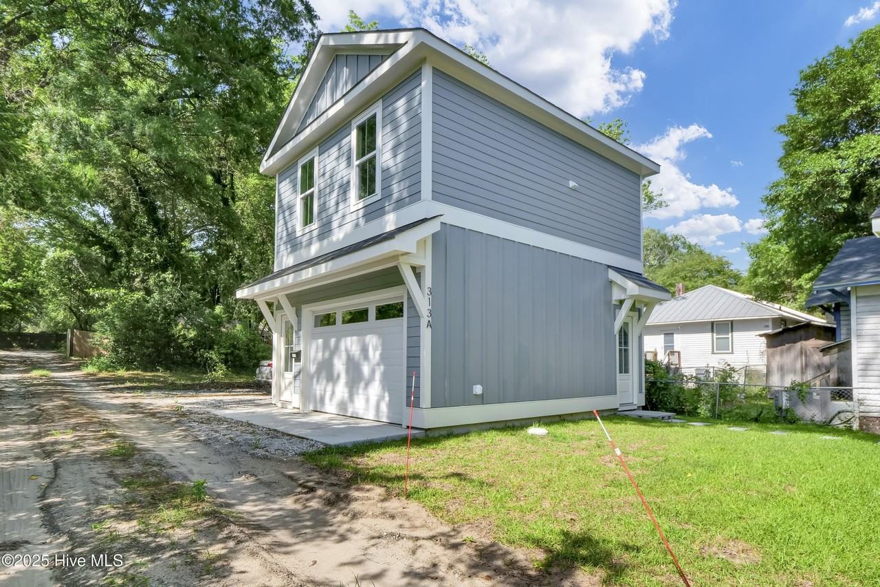 313 Queen St Unit A #A - Photo 2 of 9