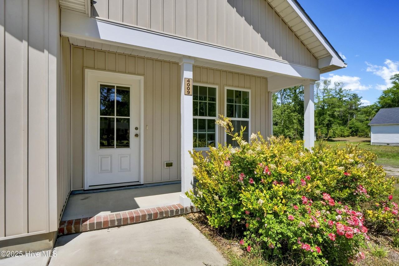 4009 Alandale Dr - Photo 3 of 21