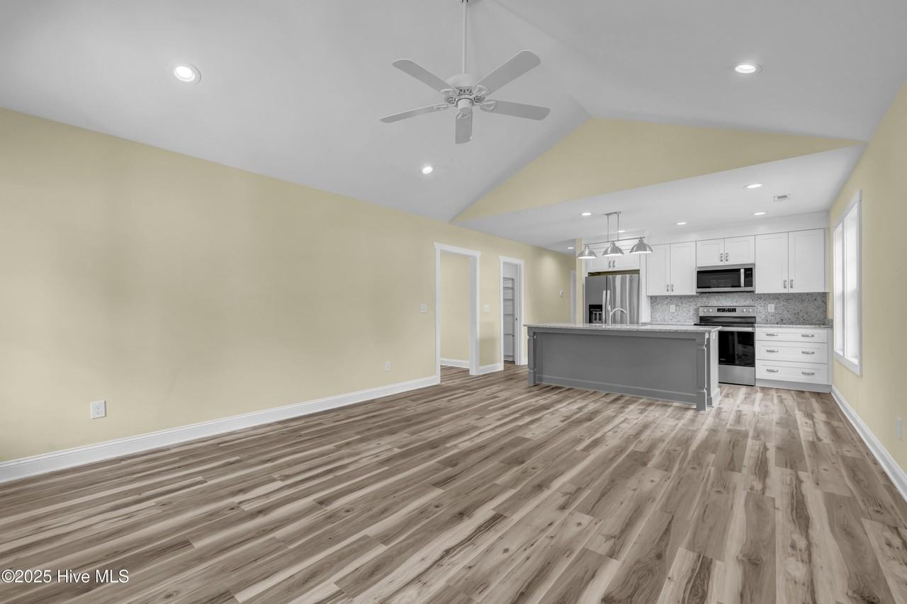 4009 Alandale Dr - Photo 4 of 21