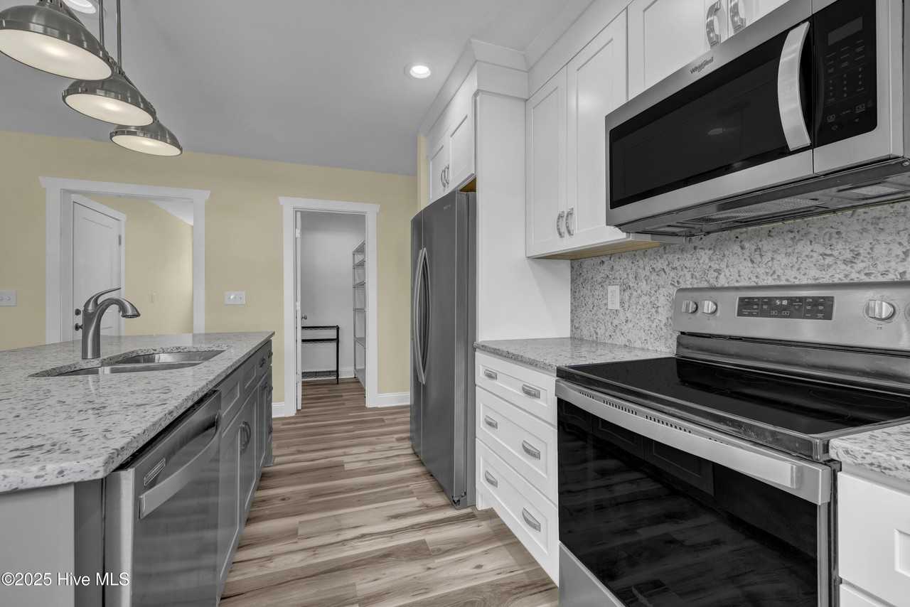 4009 Alandale Dr - Photo 7 of 21