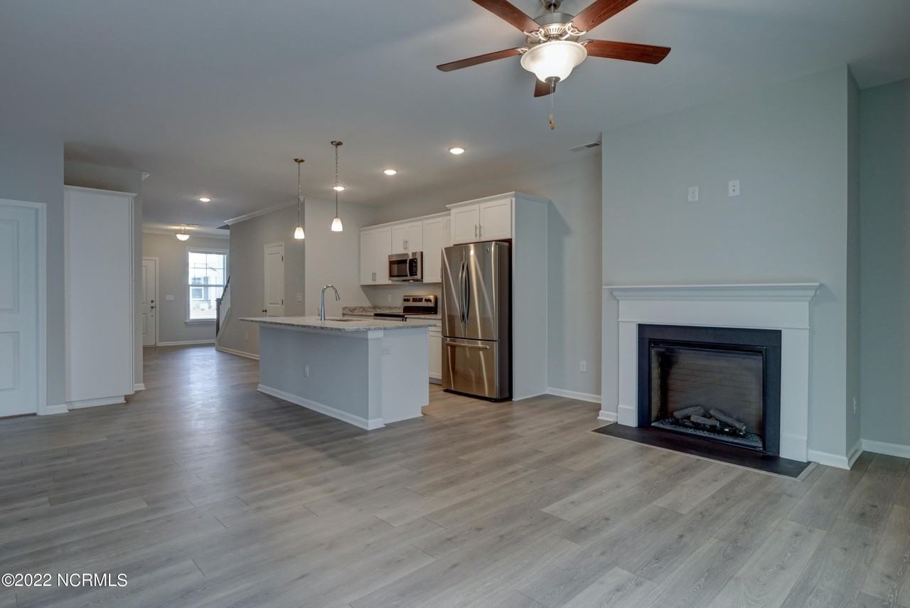 4409 Finch Ln - Photo 5 of 23