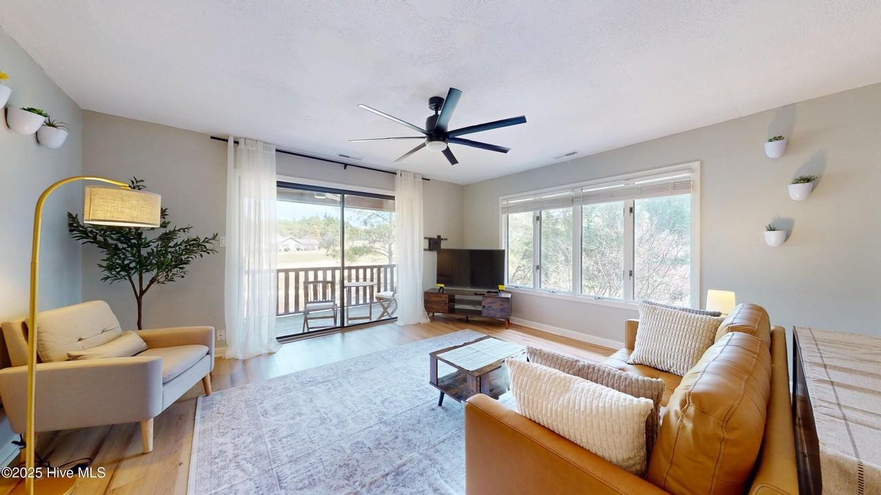 602 Dover St - Photo 2 of 32