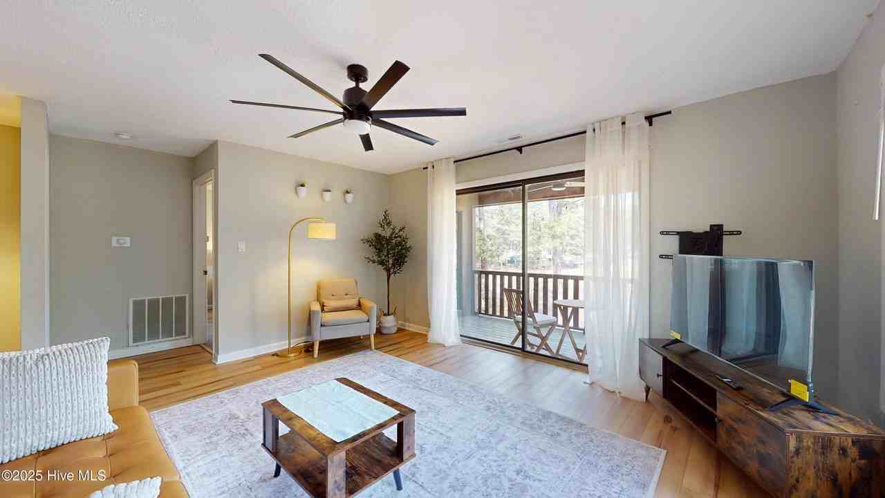 602 Dover St - Photo 3 of 32