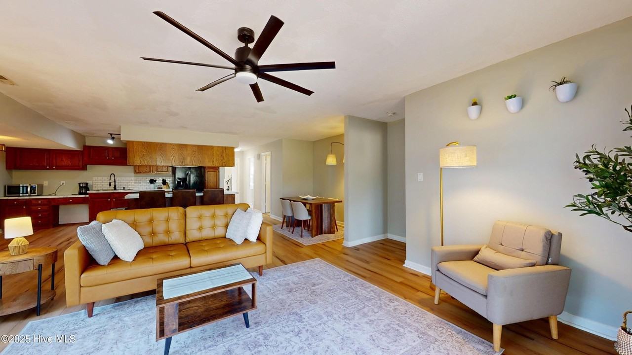 602 Dover St - Photo 4 of 32