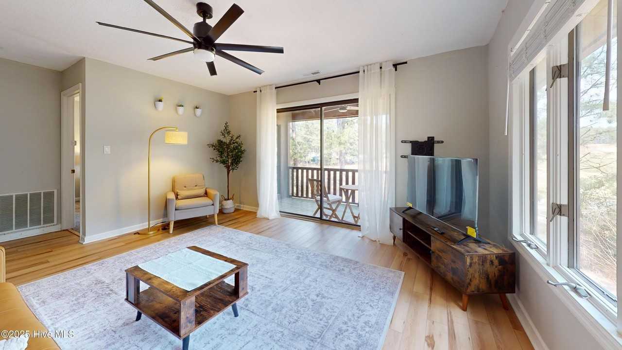 602 Dover St - Photo 5 of 32