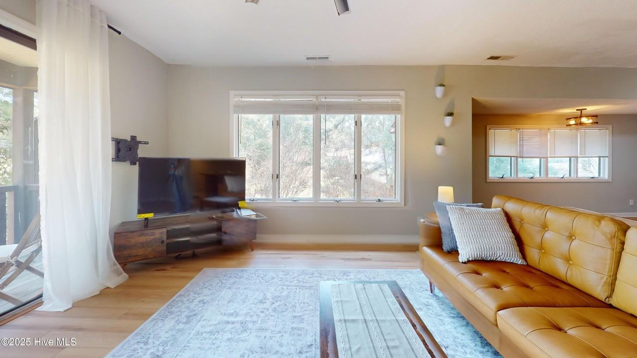 602 Dover St - Photo 6 of 32