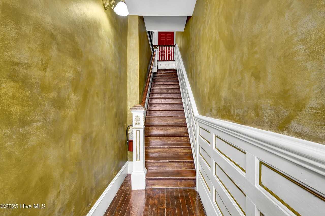 727 Princess St - Photo 4 of 17