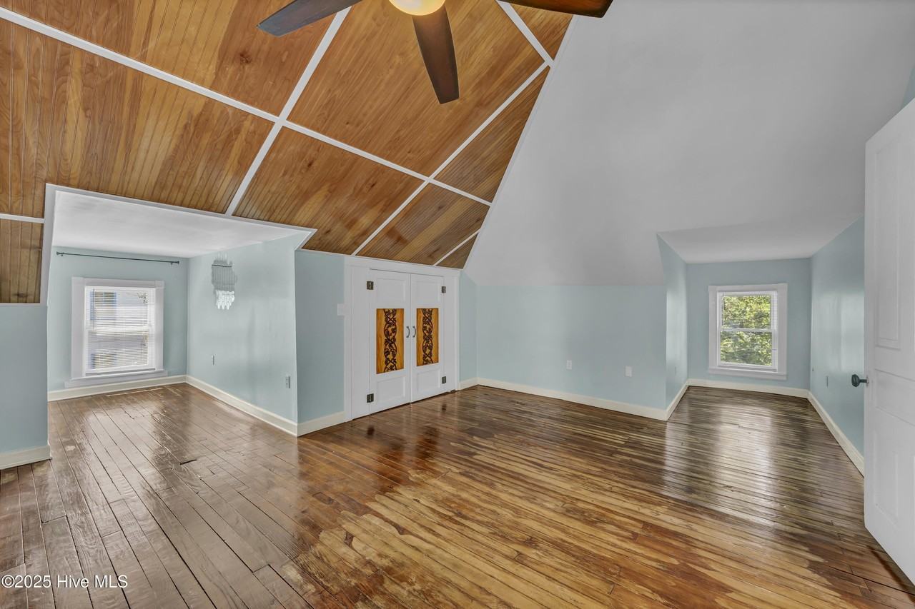 727 Princess St - Photo 6 of 17