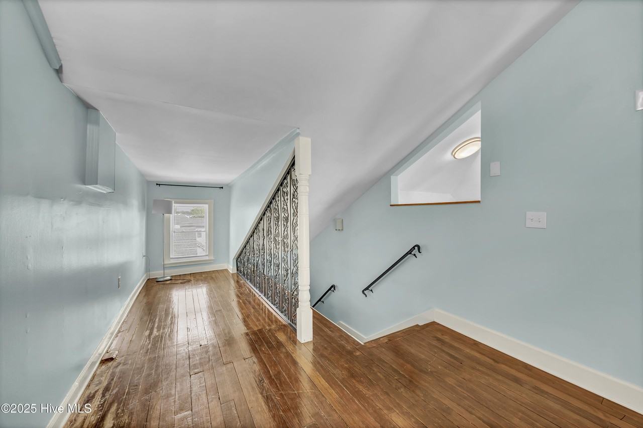 727 Princess St - Photo 7 of 17