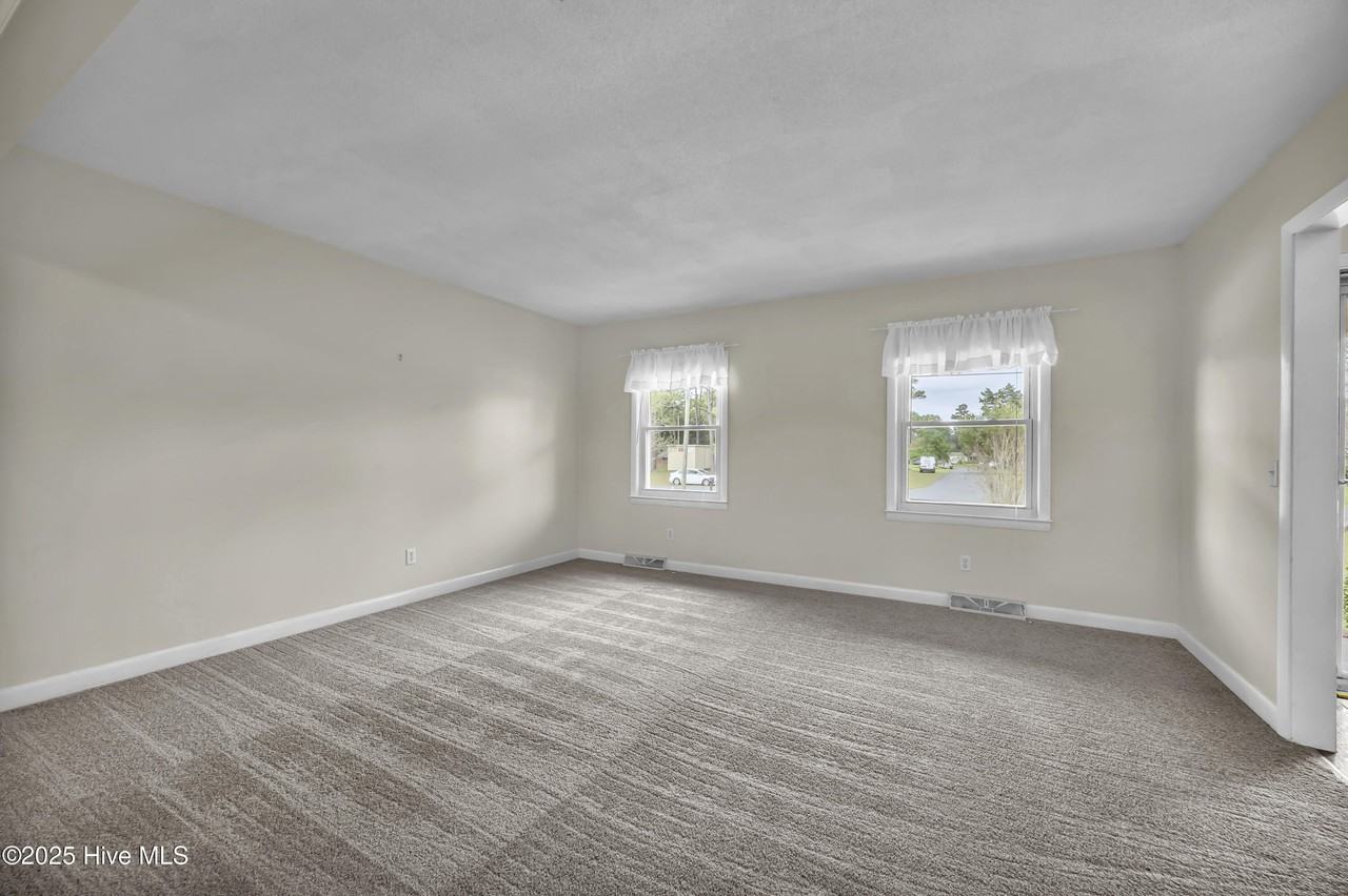 313 Monterey Dr - Photo 5 of 26