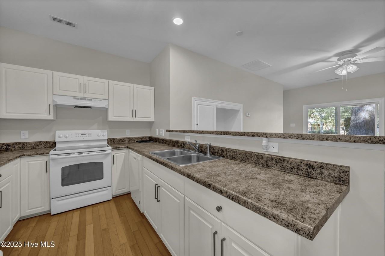 915 Downey Branch Ln - Photo 4 of 25