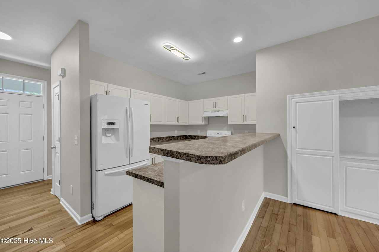 915 Downey Branch Ln - Photo 5 of 25