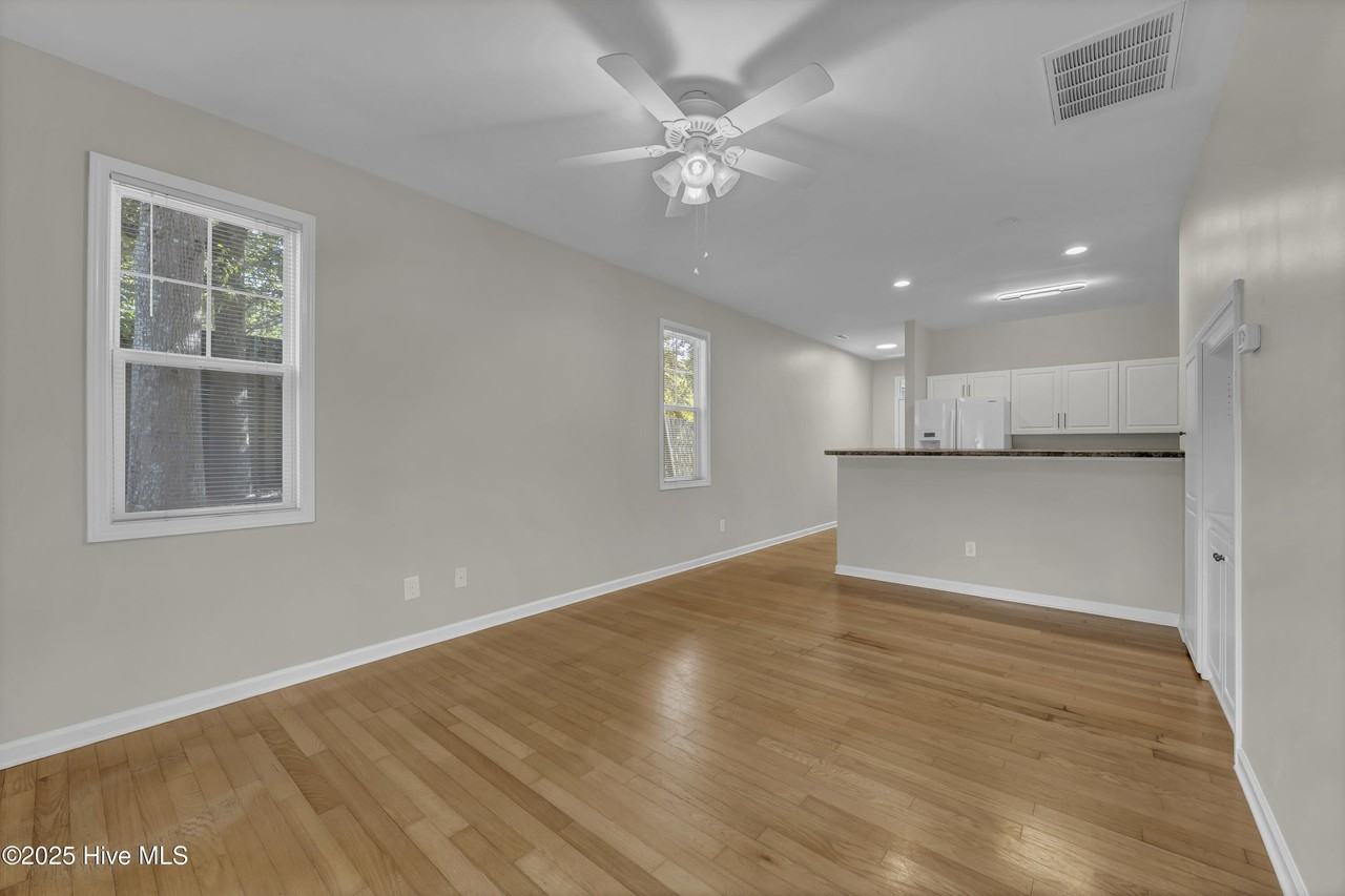 915 Downey Branch Ln - Photo 6 of 25