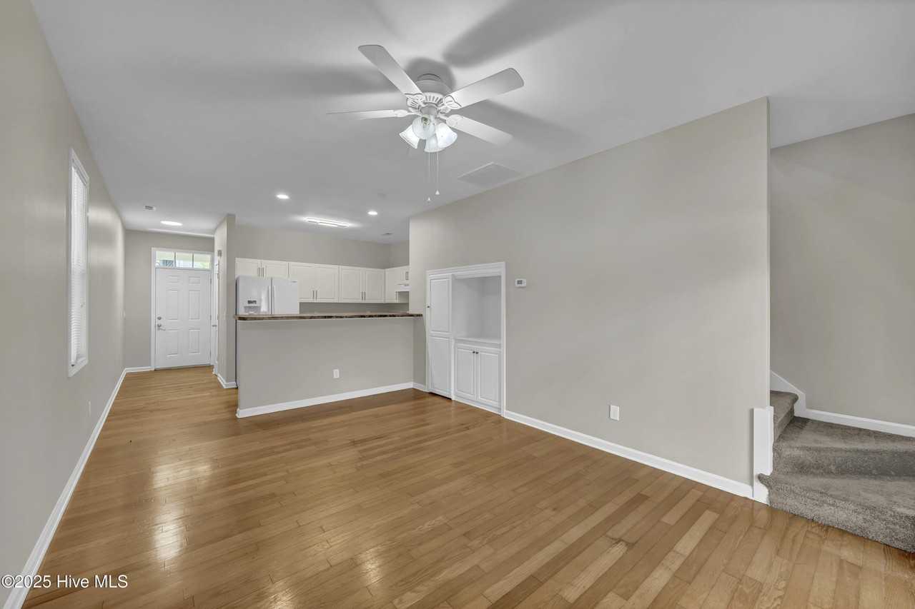 915 Downey Branch Ln - Photo 7 of 25