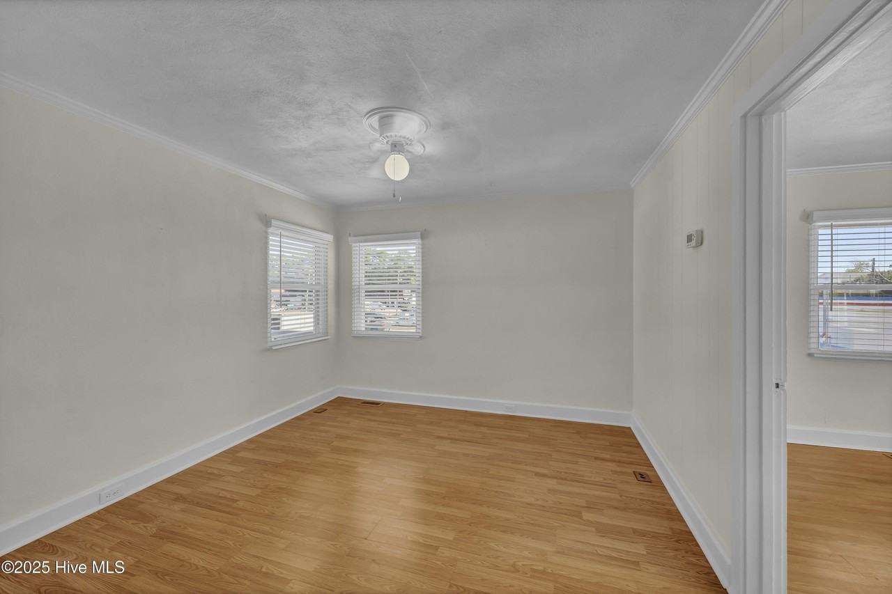 4503 Wrightsville Ave - Photo 7 of 19