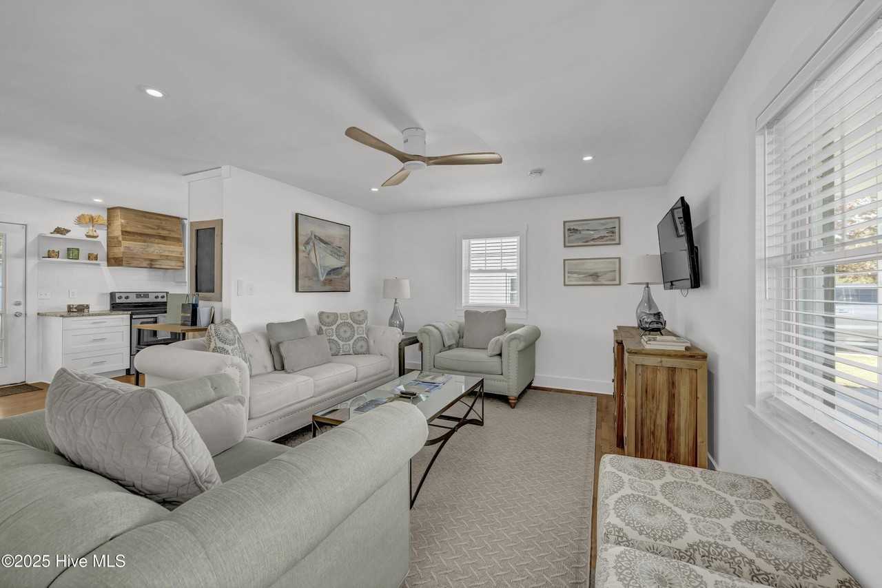 346 Green Meadows Dr - Photo 5 of 25