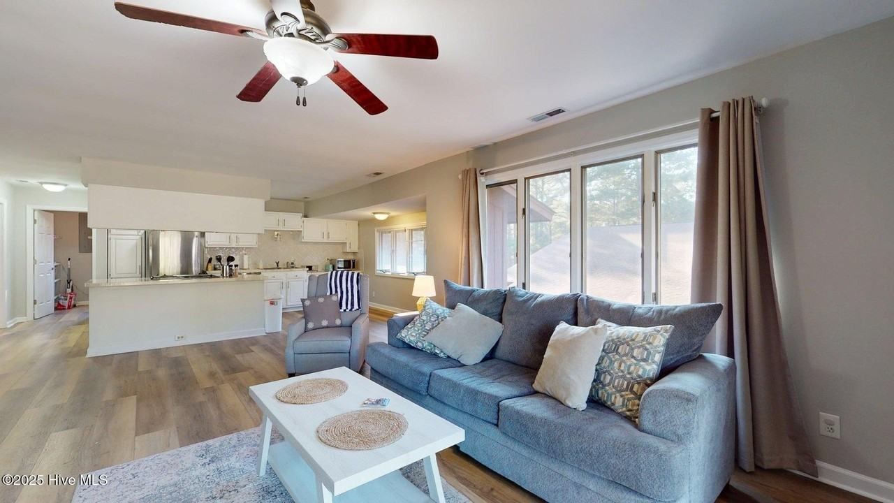 704 Dover St - Photo 4 of 50