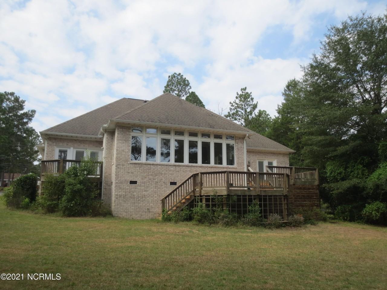 8 Country Club Blvd - Photo 3 of 21