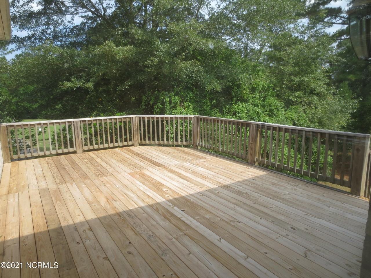 8 Country Club Blvd - Photo 4 of 21