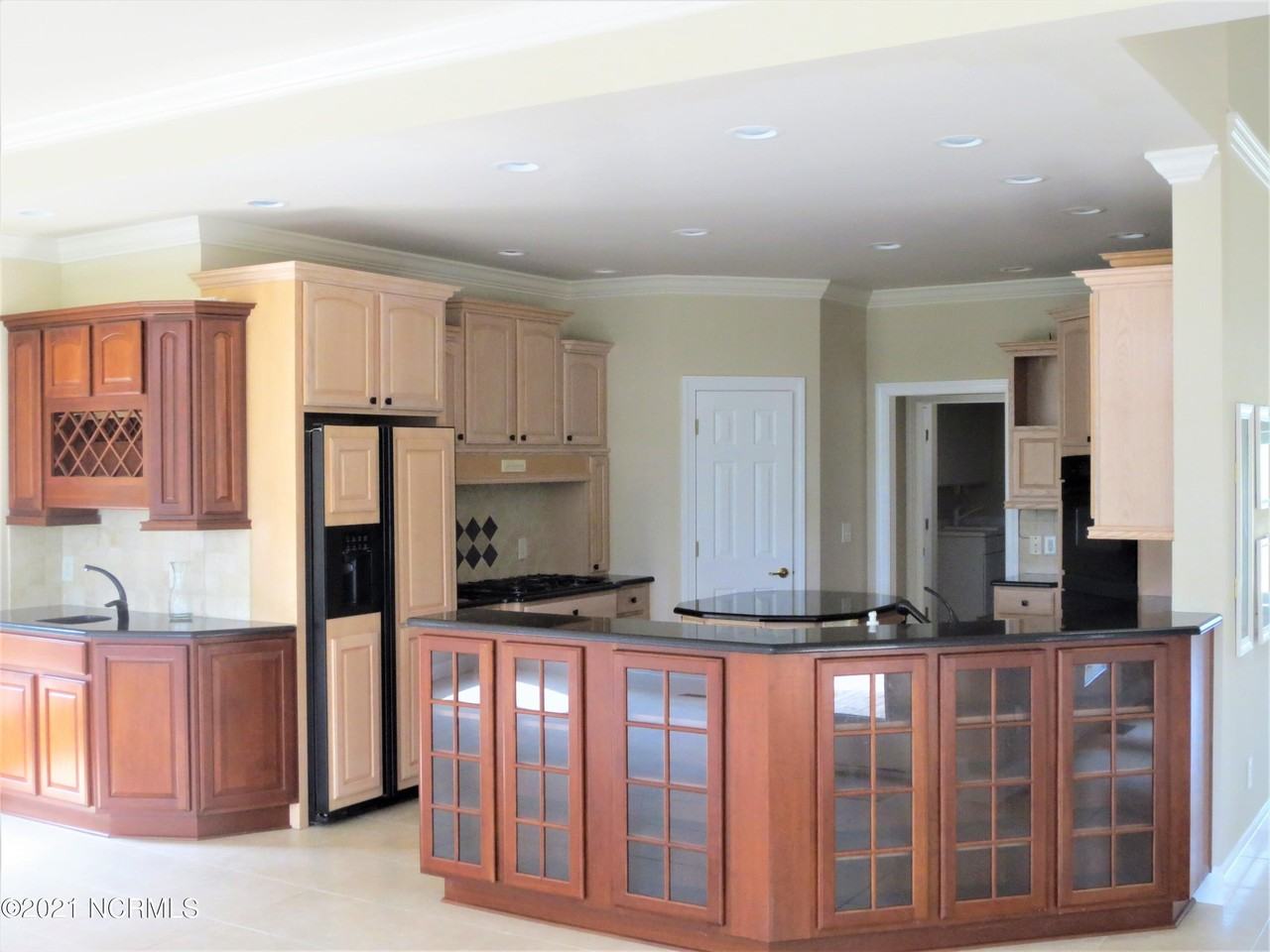 8 Country Club Blvd - Photo 6 of 21