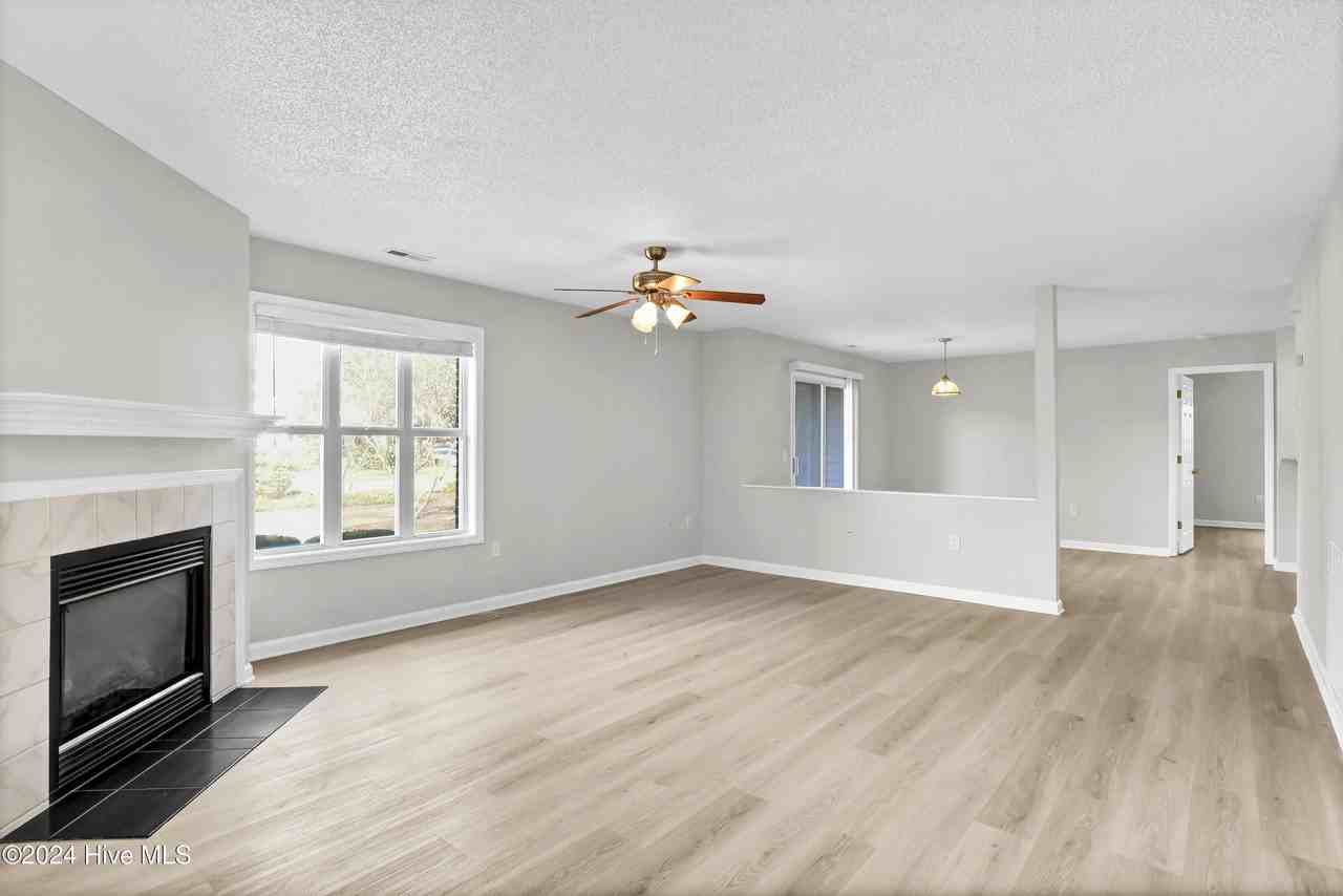 4101 Breezewood Dr Apt 101 #101 - Photo 3 of 29