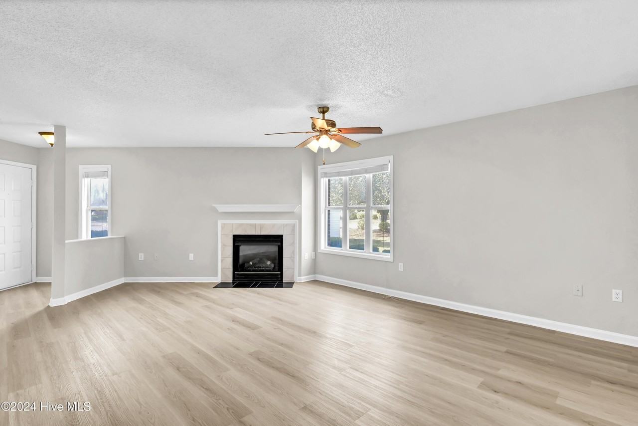 4101 Breezewood Dr Apt 101 #101 - Photo 4 of 29