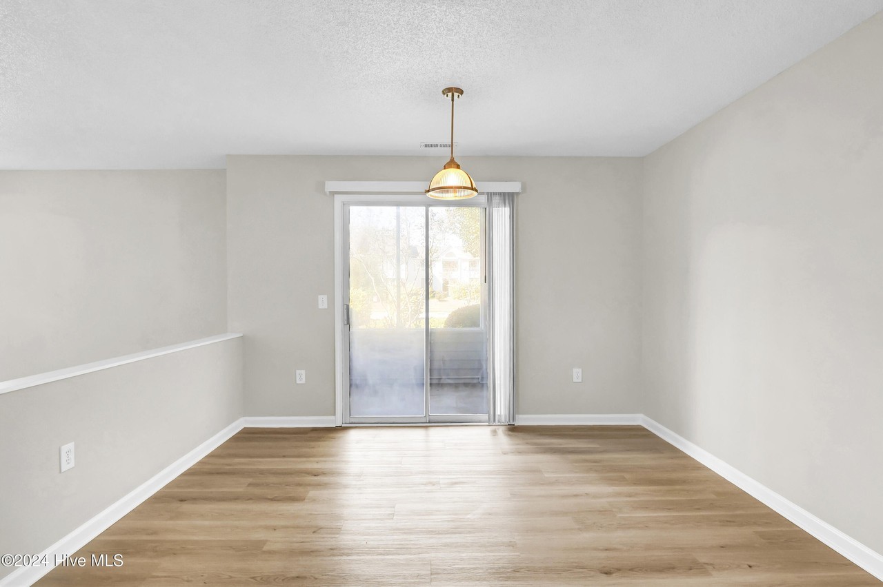 4101 Breezewood Dr Apt 101 #101 - Photo 6 of 29