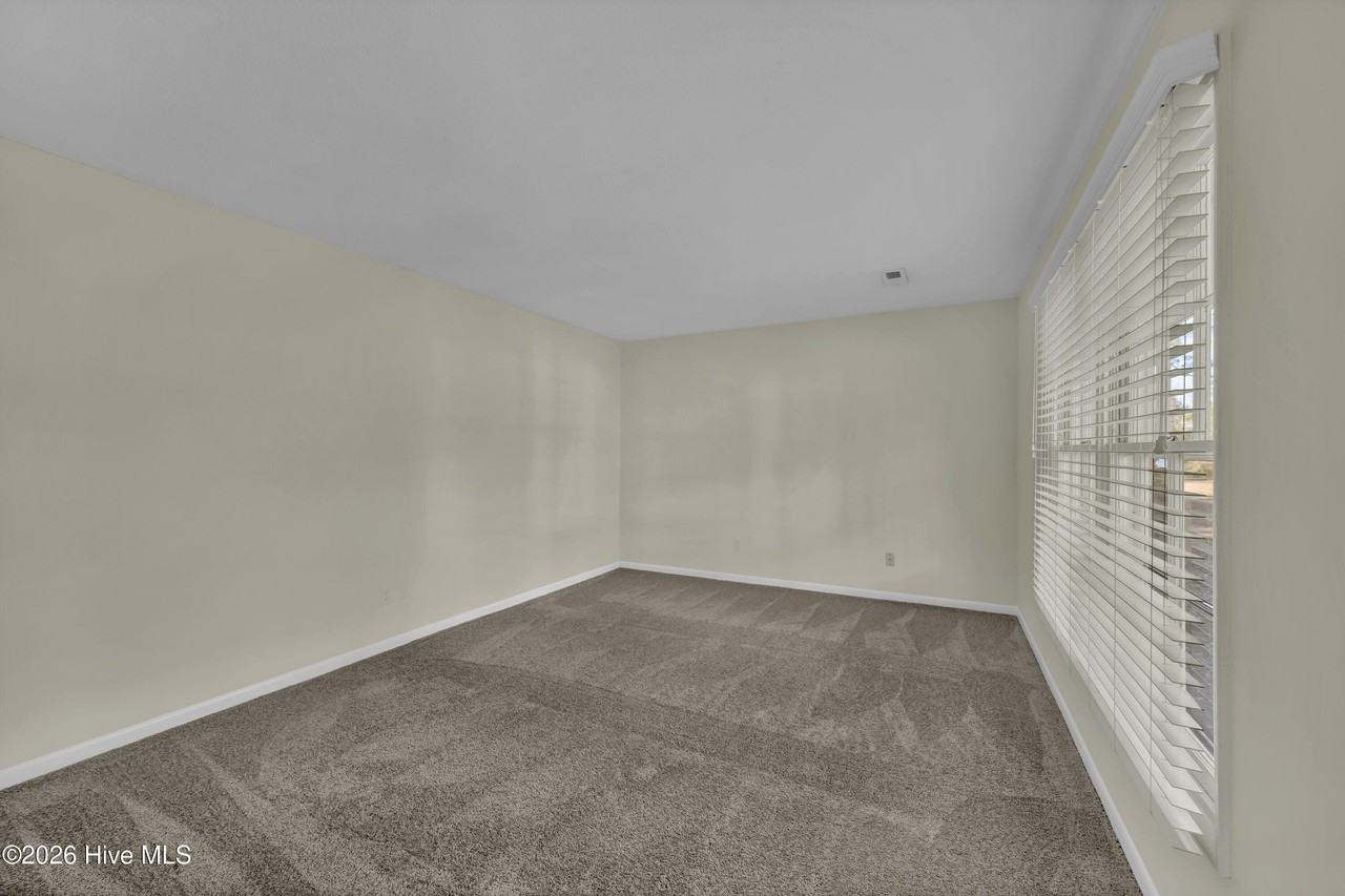 4014 Lake Ave - Photo 4 of 26