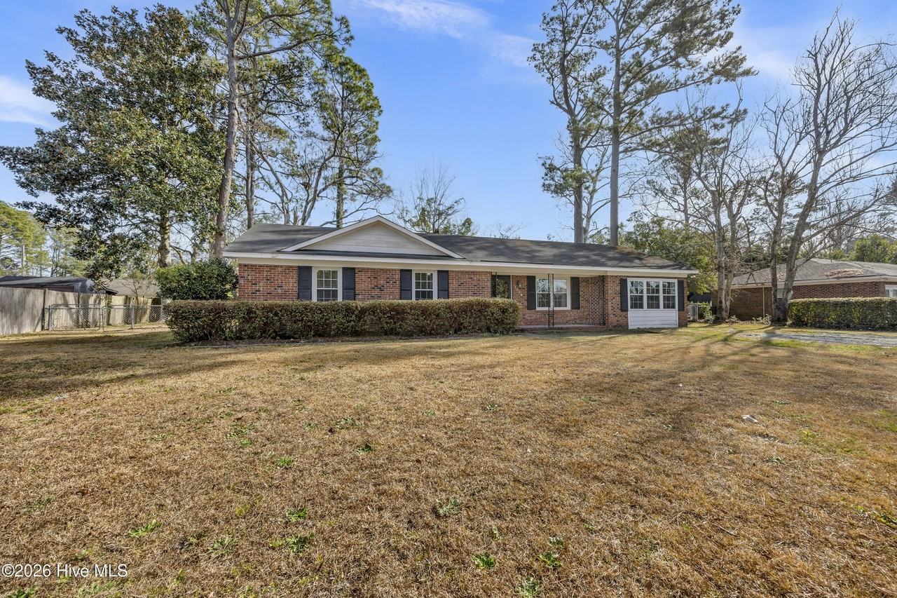 1006 Kenningston St - Photo 2 of 26