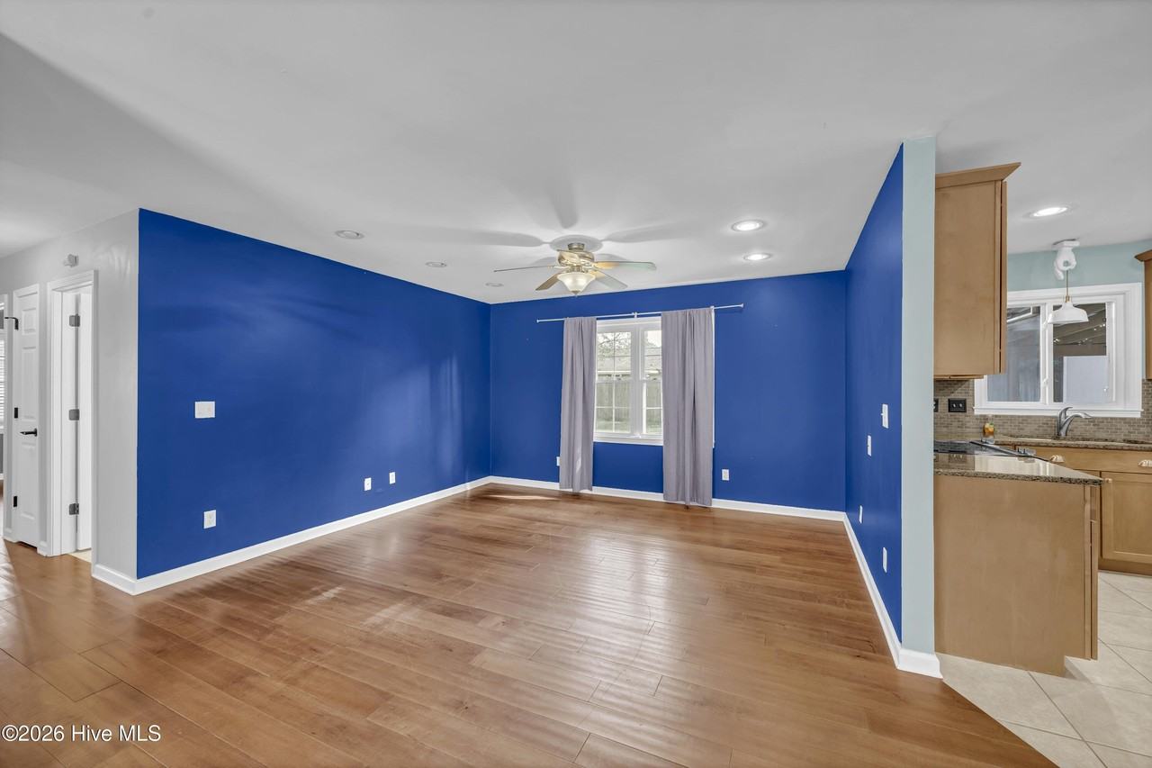 1006 Kenningston St - Photo 7 of 26