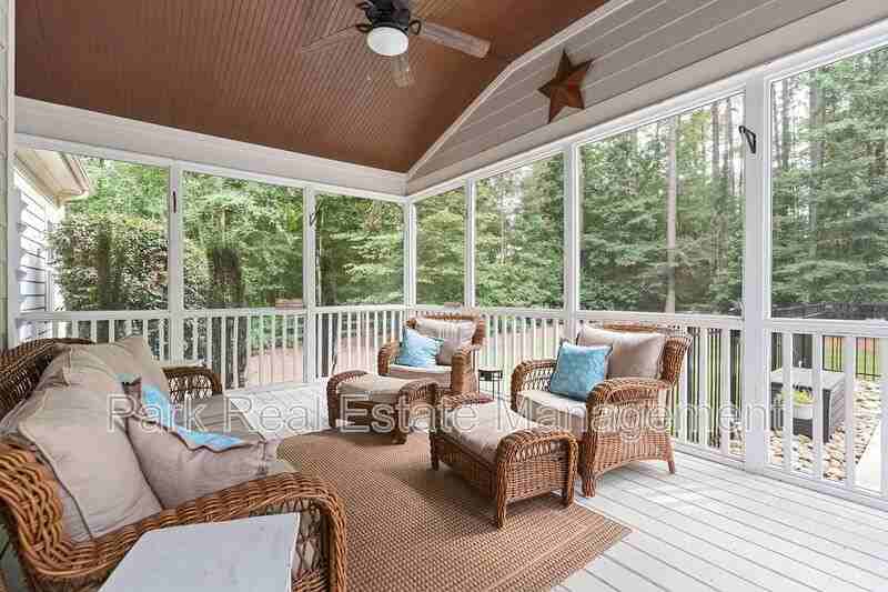 215 Harrison Pond Dr - Photo 2 of 33