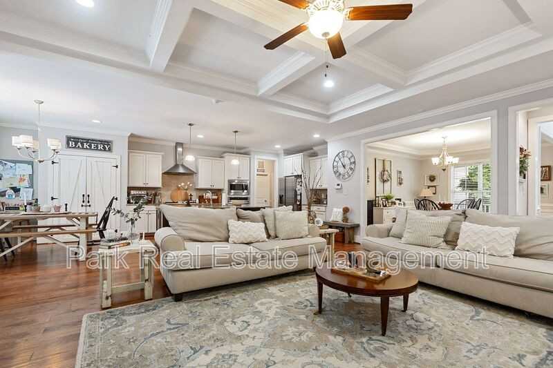 215 Harrison Pond Dr - Photo 4 of 33