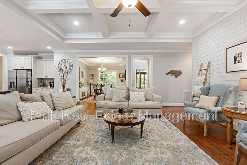 215 Harrison Pond Dr - Photo 7 of 33