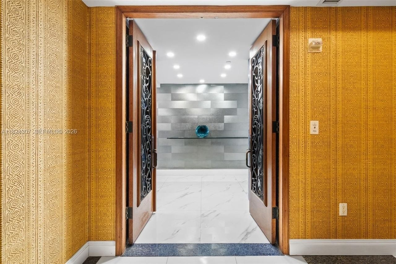 17875 Collins Ave #4102 - Photo 2 of 45