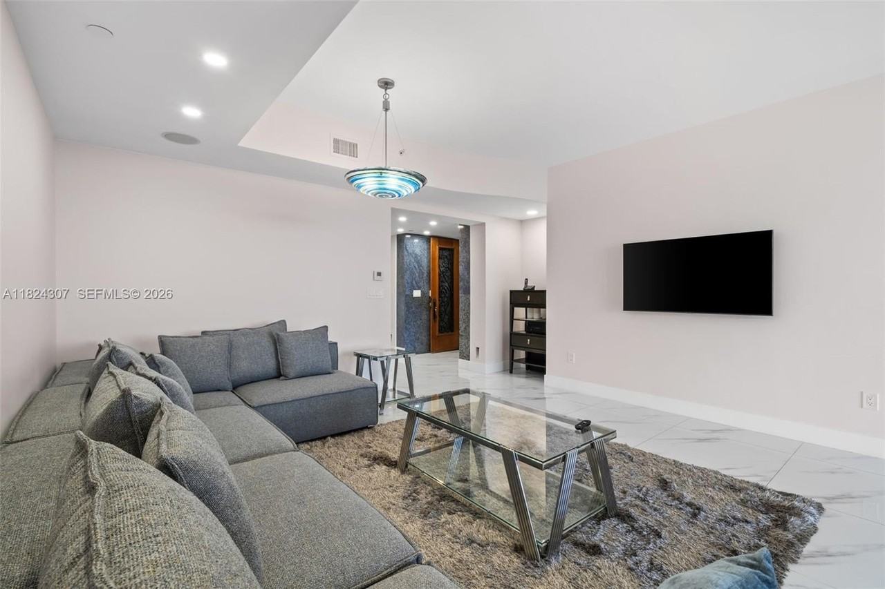 17875 Collins Ave #4102 - Photo 5 of 45