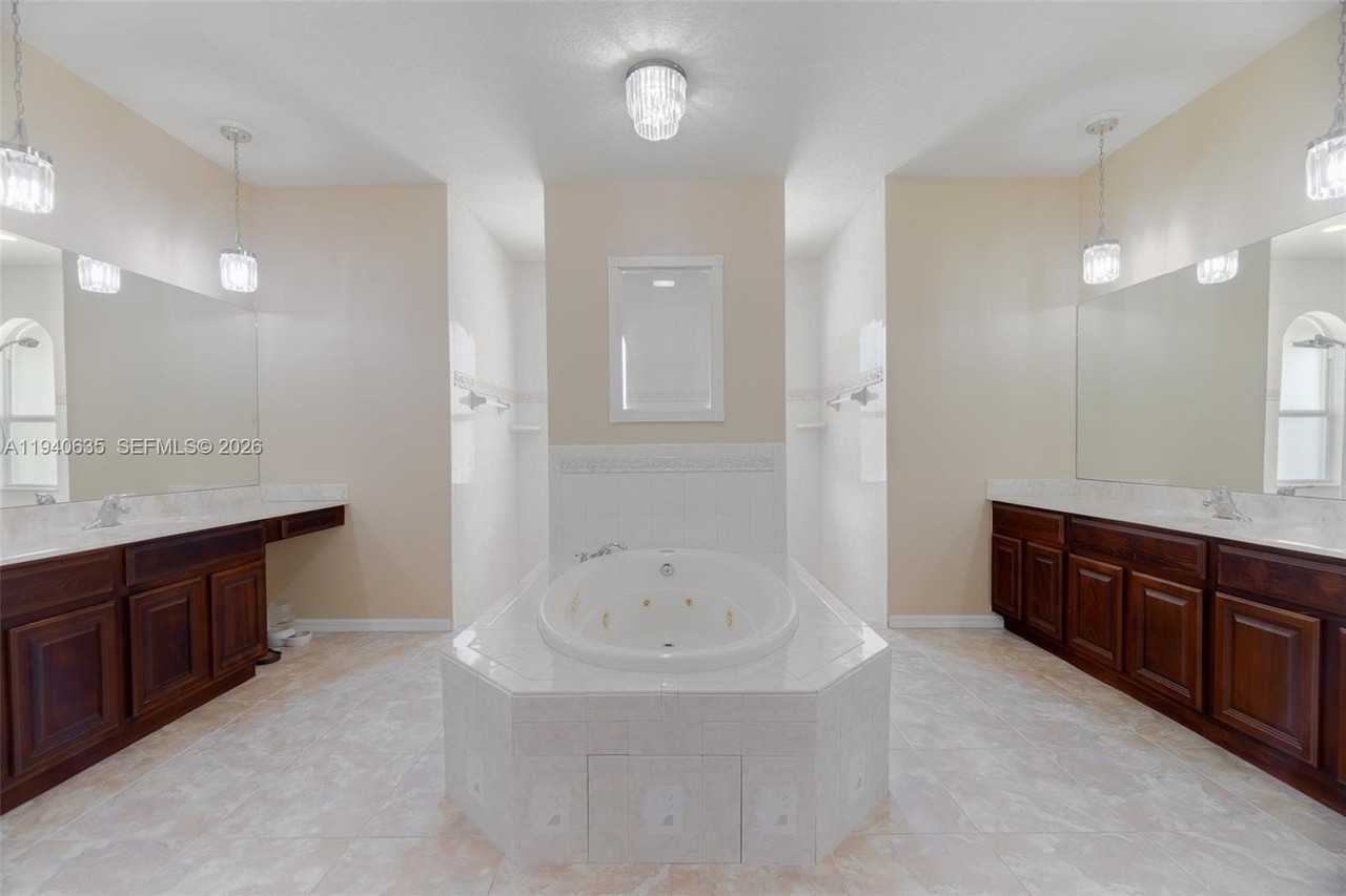 18021 49th St N - Photo 6 of 12