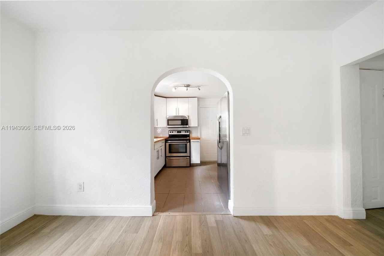 3262 Elizabeth St #4 - Photo 3 of 13