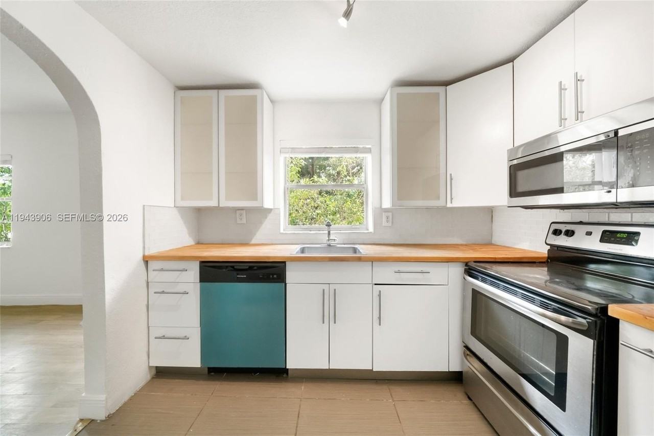 3262 Elizabeth St #4 - Photo 5 of 13