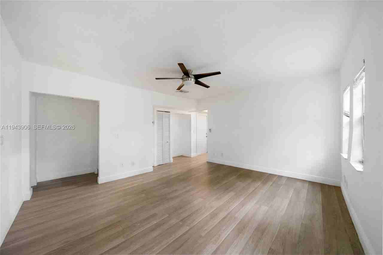 3262 Elizabeth St #4 - Photo 6 of 13