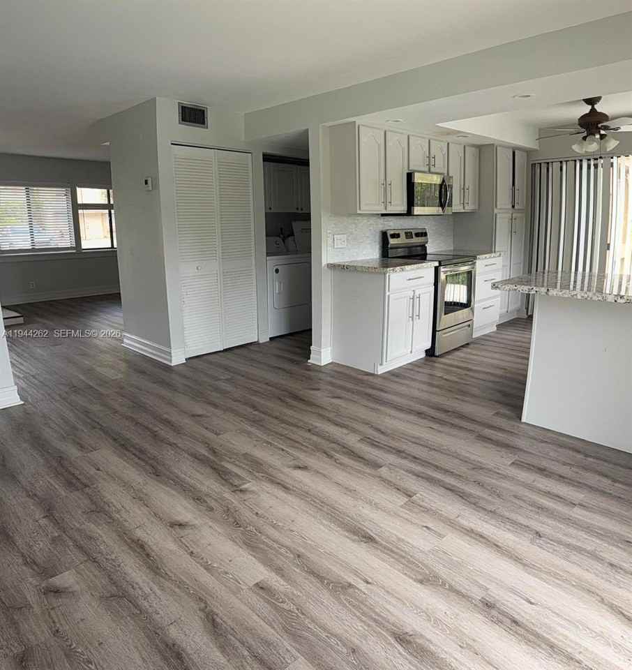 242 Wimbledon Lake Dr