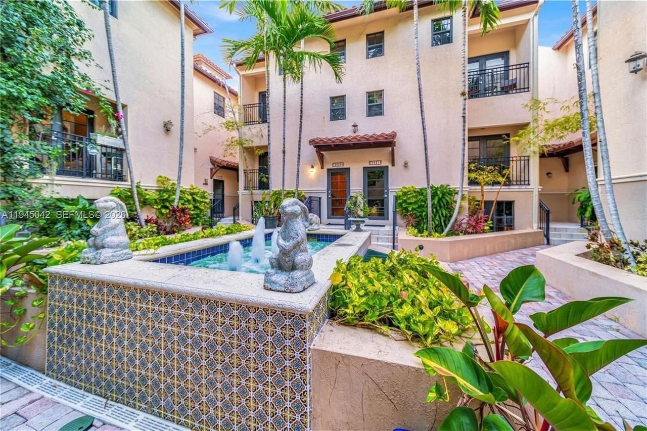 2829 Coconut Ave #2829 - Photo 4 of 28