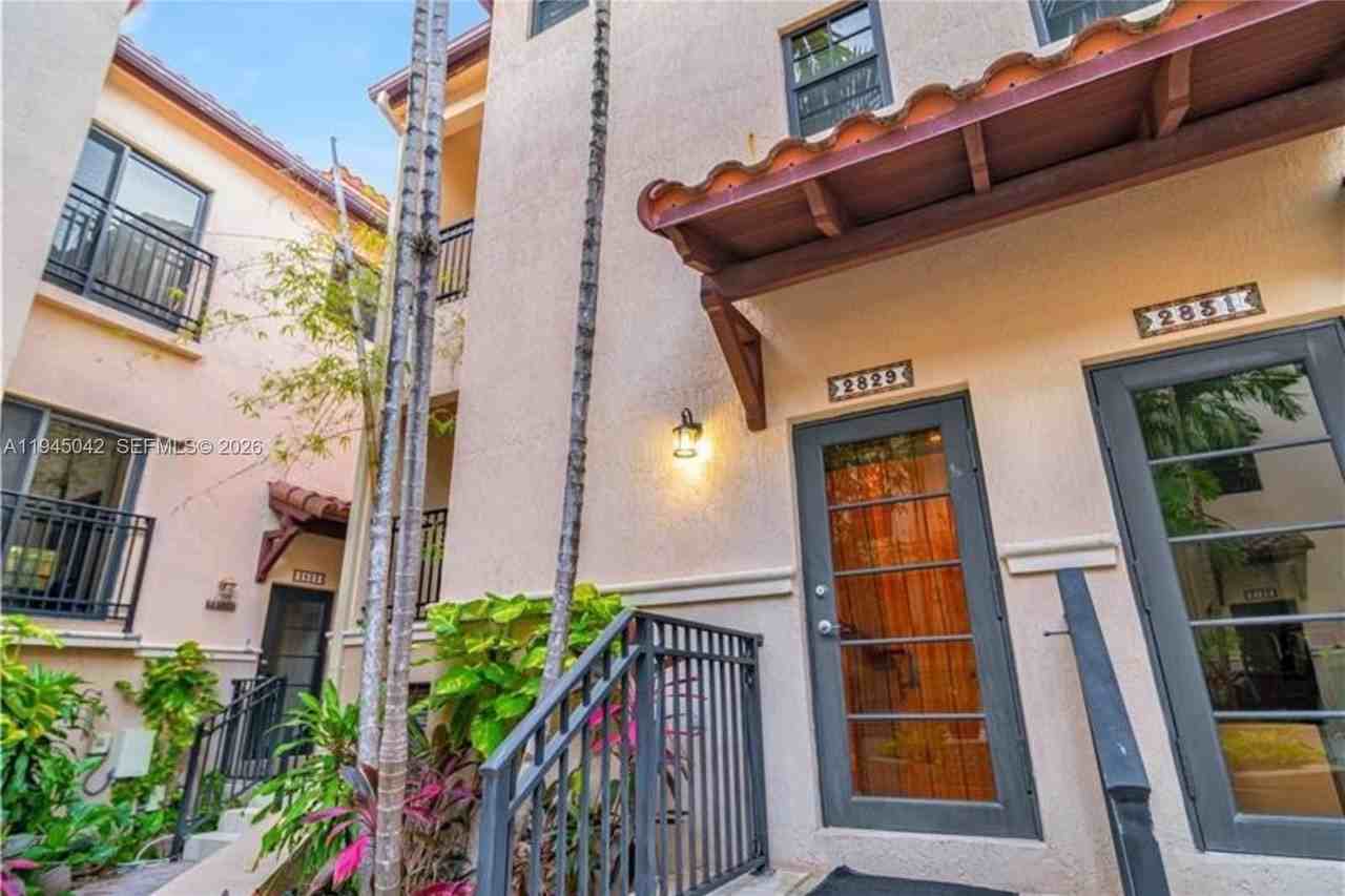 2829 Coconut Ave #2829 - Photo 6 of 28