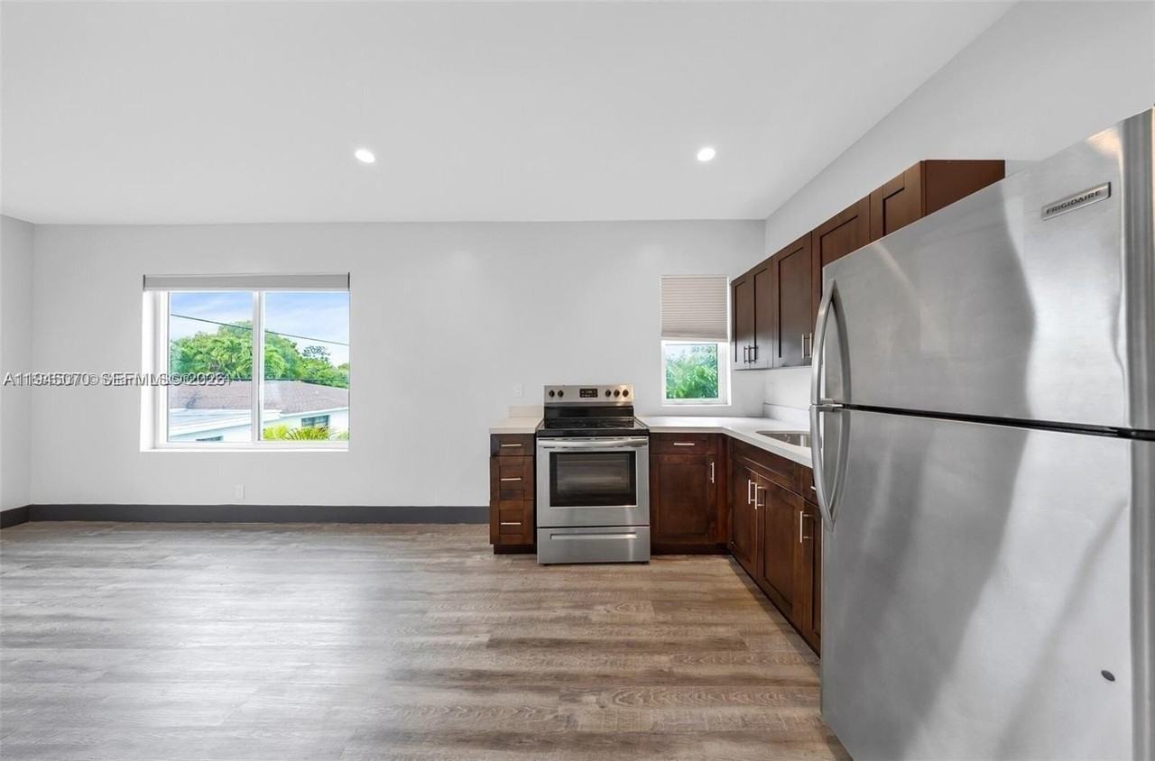 1020 Sw 23rd Ave #3 - Photo 7 of 15