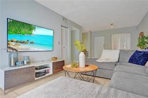 featured image of 1490 W 42nd Pl #102