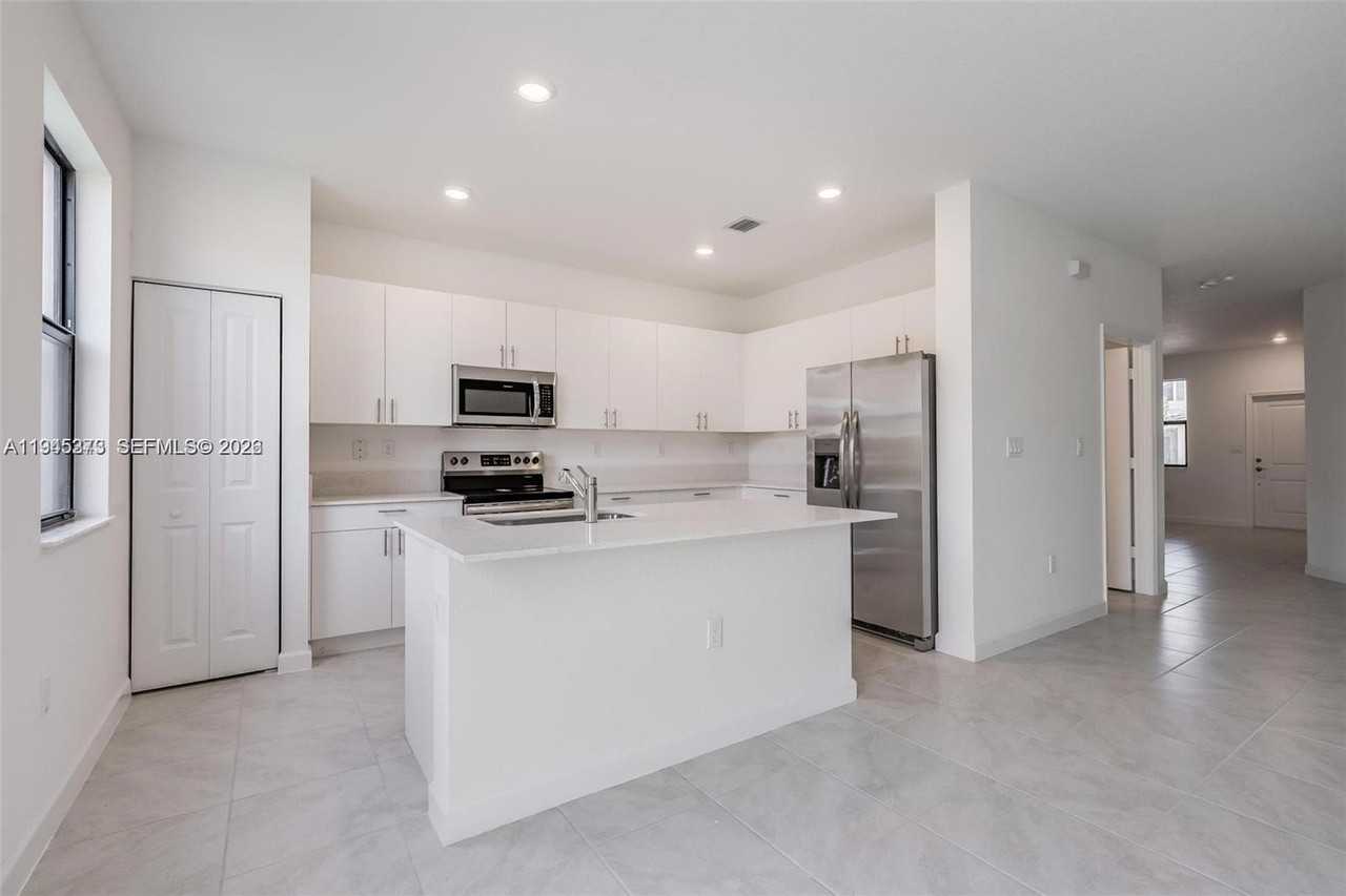 23507 Sw 129th Path - Photo 4 of 21