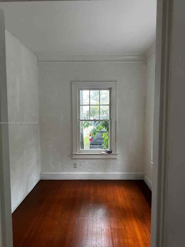 4116 Sw 13th Ter - Photo 3 of 8